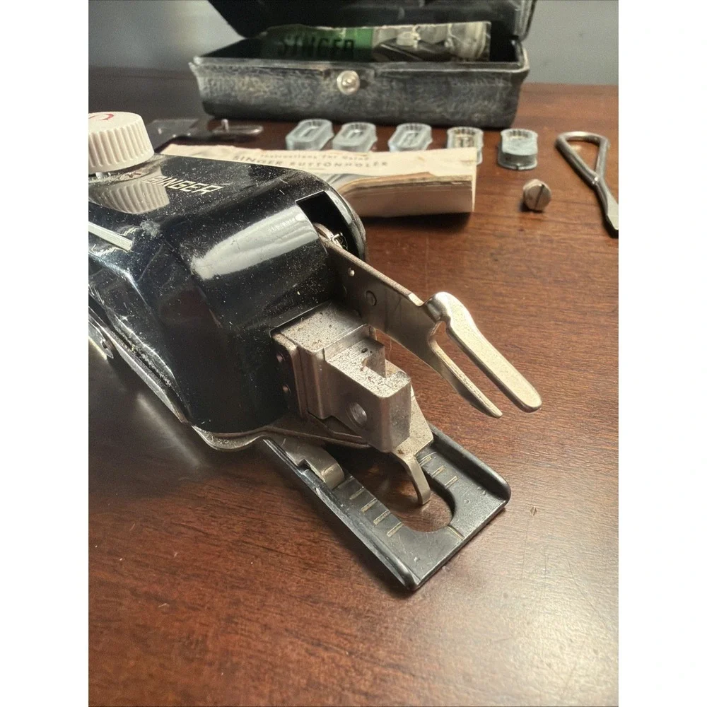 Singer Sewing Machine Low Shank Buttonholer Attachment 160506 with Templates Set